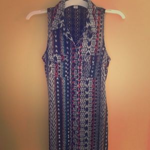 Nice patterned, colorful, button up dress!